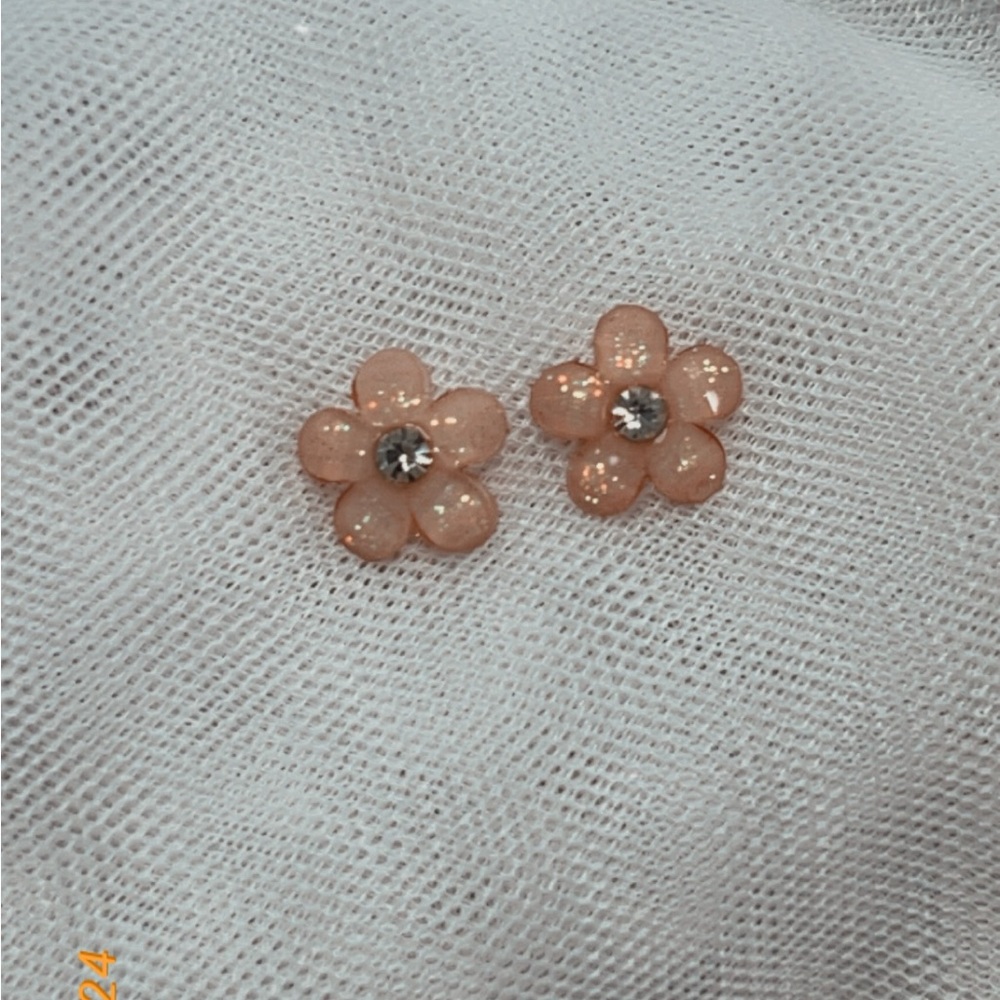 Flower stud earrings